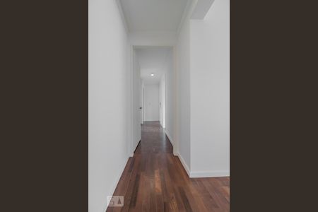 Corredor de apartamento à venda com 3 quartos, 140m² em Vila Suzana, São Paulo