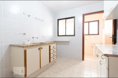 Cozinha de apartamento à venda com 2 quartos, 70m² em Cambuí, Campinas