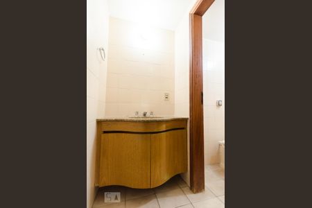 Banheiro de apartamento à venda com 2 quartos, 70m² em Cambuí, Campinas