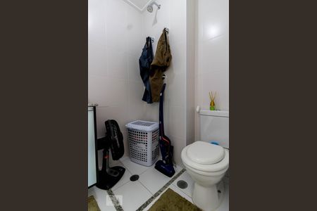 Banheiro social de apartamento para alugar com 1 quarto, 65m² em Jardim Flor da Montanha, Guarulhos