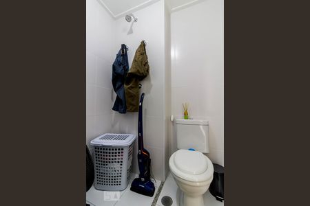 Banheiro social de apartamento para alugar com 1 quarto, 65m² em Jardim Flor da Montanha, Guarulhos