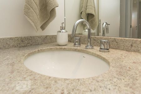 Apartamento para alugar com 65m², 2 quartos e 1 vagaDetalhe do Banheiro