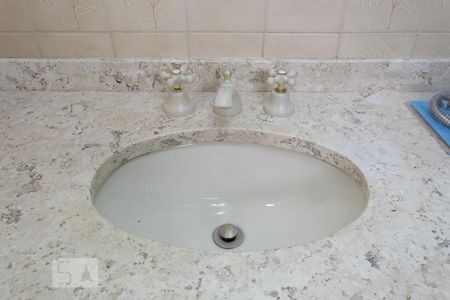 Apartamento à venda com 110m², 3 quartos e 2 vagasBanheiro da suíte