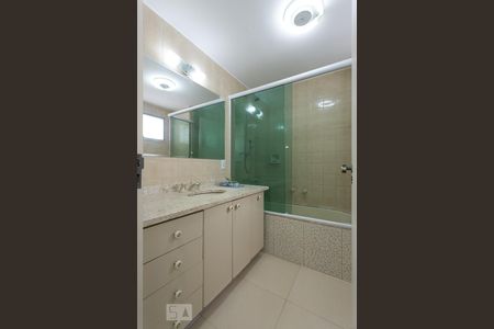 Apartamento à venda com 110m², 3 quartos e 2 vagasBanheiro da suíte