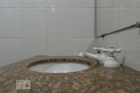 Banheiro social (Torneira) de apartamento para alugar com 4 quartos, 120m² em Vila Clementino, São Paulo