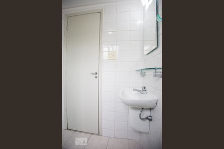 Banheiro Social de apartamento para alugar com 2 quartos, 55m² em Água Rasa, São Paulo