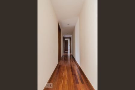 Apartamento à venda com 250m², 4 quartos e 4 vagasCorredor