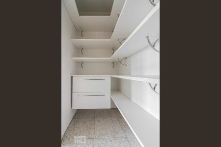Apartamento à venda com 250m², 4 quartos e 4 vagasDispensa