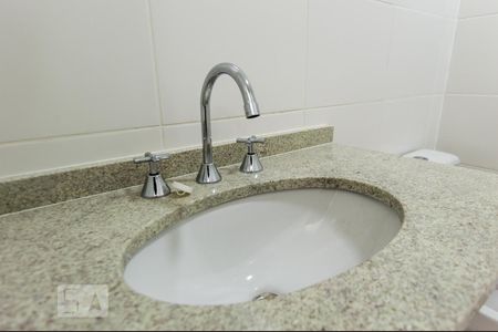 Banheiro de apartamento à venda com 1 quarto, 41m² em Umuarama, Osasco