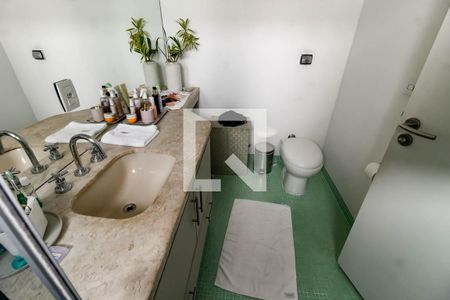 Apartamento à venda com 274m², 3 quartos e 4 vagasBanheiro da Suíte 1