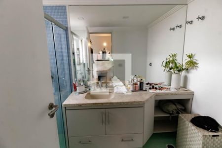 Apartamento à venda com 274m², 3 quartos e 4 vagasBanheiro da Suíte 1