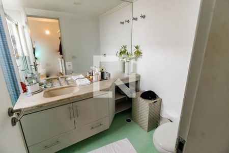 Apartamento à venda com 274m², 3 quartos e 4 vagasBanheiro da Suíte 1