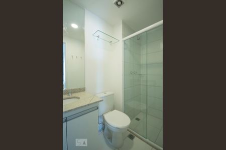 Banheiro de kitnet/studio para alugar com 1 quarto, 33m² em Chácara Santo Antônio (zona Sul), São Paulo