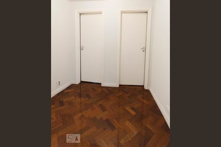 Apartamento à venda com 165m², 4 quartos e 2 vagasHALL ENTRE OS QUARTOS E A SUITE