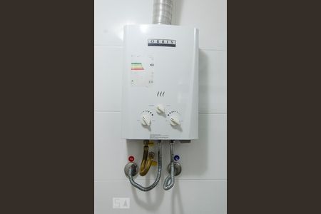 DETALHE AQUECEDOR NO BANHEIRO DA SUITE de apartamento para alugar com 4 quartos, 165m² em Lagoa, Rio de Janeiro