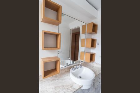 Apartamento à venda com 118m², 3 quartos e 3 vagasBanheiro da Suíte 1