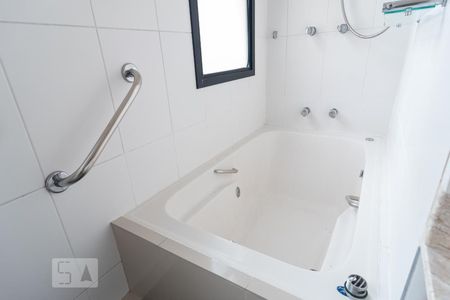 Apartamento à venda com 118m², 3 quartos e 3 vagasBanheiro da Suíte 1