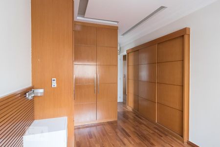 Apartamento à venda com 118m², 3 quartos e 3 vagasSuíte 1