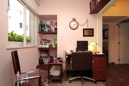 Apartamento à venda com 120m², 2 quartos e 1 vagaEscritório