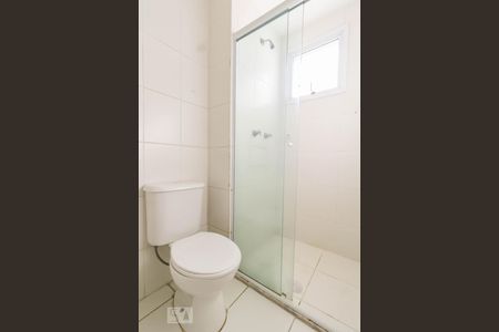 Banheiro social de apartamento para alugar com 2 quartos, 58m² em Jardim Flor da Montanha, Guarulhos