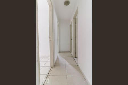 Corredor de apartamento para alugar com 2 quartos, 58m² em Jardim Flor da Montanha, Guarulhos