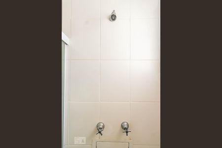Banheiro social de apartamento para alugar com 2 quartos, 58m² em Jardim Flor da Montanha, Guarulhos