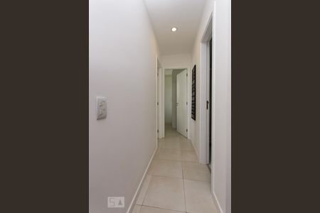 CORREDOR de apartamento para alugar com 2 quartos, 70m² em Barra da Tijuca, Rio de Janeiro