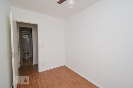 Quarto de apartamento para alugar com 3 quartos, 77m² em Jardim Flor da Montanha, Guarulhos
