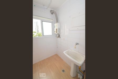 Área de serviço de apartamento para alugar com 3 quartos, 77m² em Jardim Flor da Montanha, Guarulhos
