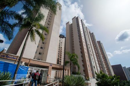 Apartamento para alugar com 77m², 3 quartos e 2 vagas Apartamento para alugar com 77m², 3 quartos e 2 vagasFachada