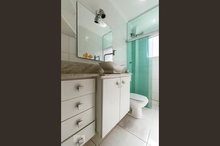 Banheiro de apartamento à venda com 2 quartos, 70m² em Vila Osasco, Osasco