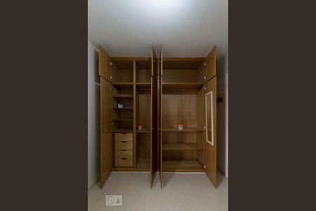 Quarto 1 (Armários) de apartamento para alugar com 2 quartos, 87m² em Vila Mariana, São Paulo