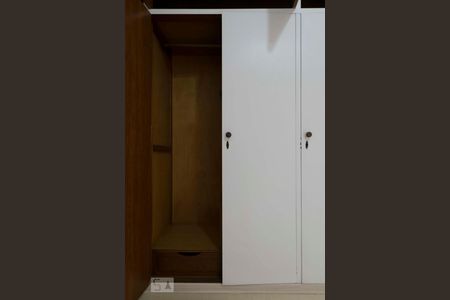 Apartamento para alugar com 87m², 2 quartos e 1 vagaQuarto 2 (Armários)