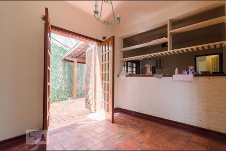 Casa de condomínio à venda com 250m², 3 quartos e 2 vagasSala