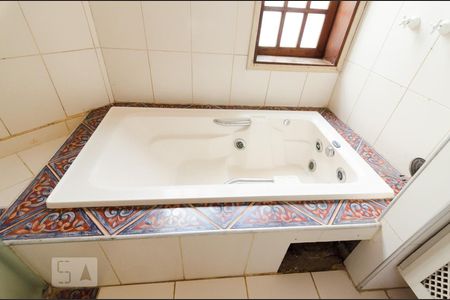 Casa de condomínio à venda com 250m², 3 quartos e 2 vagasSuíte