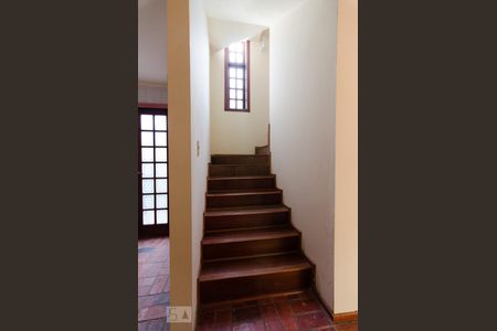Escada de casa de condomínio para alugar com 3 quartos, 150m² em Cidade Universitária, Campinas