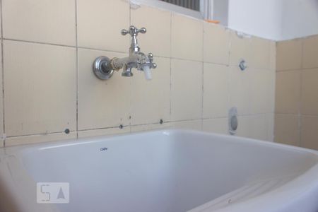 Área de Serviço - Torneira de apartamento para alugar com 2 quartos, 61m² em Bela Vista, São Paulo