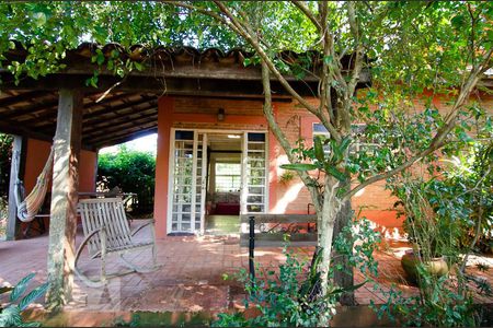 Casa à venda com 110m², 2 quartos e 2 vagas Casa à venda com 110m², 2 quartos e 2 vagasÁrea externa