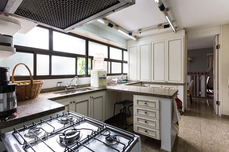 Apartamento para alugar com 350m², 4 quartos e 4 vagas Apartamento para alugar com 350m², 4 quartos e 4 vagasCozinha