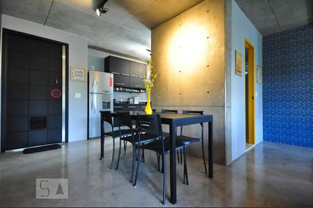 mesa de jantar de apartamento para alugar com 1 quarto, 70m² em Vila Suzana, São Paulo