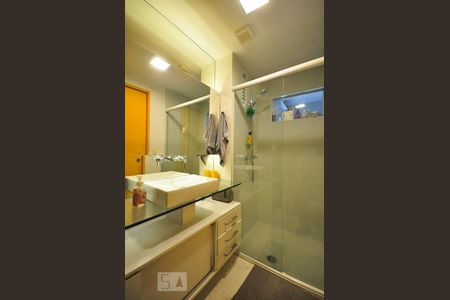 banheiro suíte
 de apartamento para alugar com 1 quarto, 70m² em Vila Suzana, São Paulo