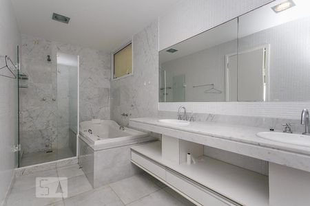 Apartamento à venda com 280m², 4 quartos e 3 vagasBANHEIRO