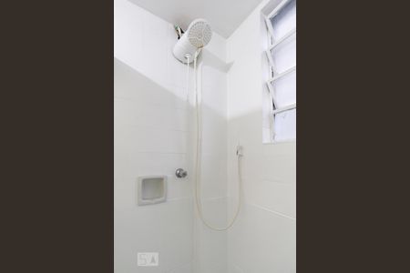 Apartamento à venda com 75m², 2 quartos e sem vagaChuveiro