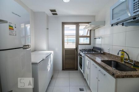 Apartamento à venda com 92m², 3 quartos e 1 vagaCozinha do salão de festas