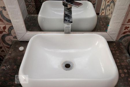 Banheiro de kitnet/studio para alugar com 1 quarto, 33m² em Bela Vista, São Paulo