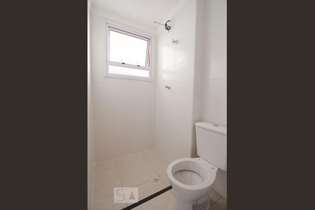 Banheiro de apartamento à venda com 3 quartos, 60m² em Vila Satúrnia, Campinas