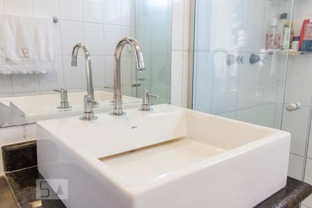 Apartamento para alugar com 50m², 2 quartos e 1 vagaPia do banheiro 