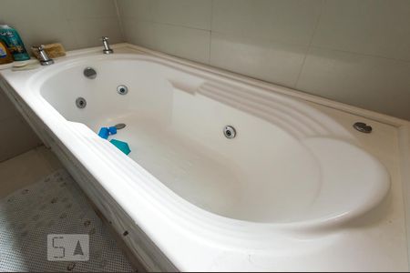 Apartamento para alugar com 240m², 4 quartos e 3 vagas Apartamento para alugar com 240m², 4 quartos e 3 vagasBanheiro da suíte 3