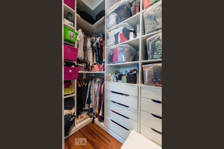 Apartamento para alugar com 240m², 4 quartos e 3 vagas Apartamento para alugar com 240m², 4 quartos e 3 vagasCloset