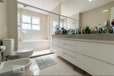Apartamento para alugar com 240m², 4 quartos e 3 vagas Apartamento para alugar com 240m², 4 quartos e 3 vagasBanheiro da suíte 3